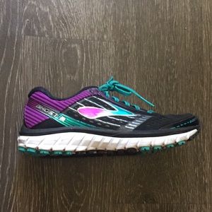 BROOKS SNEAKERS